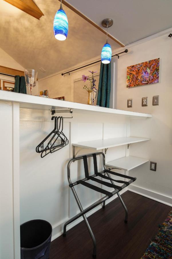 Secluded Patio Cottage Right By All The Action بورتلاند المظهر الخارجي الصورة